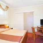 Hotell Western Center 3*