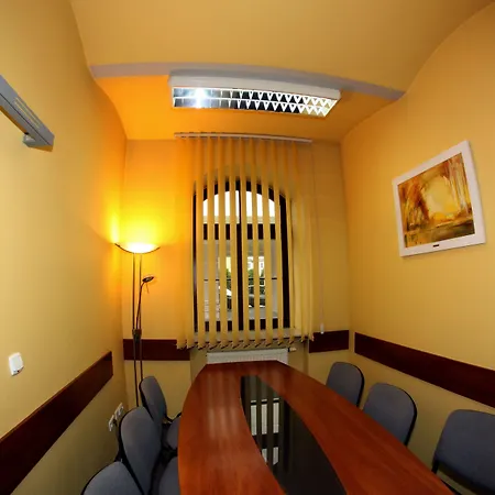 Western Center Szálloda 3*