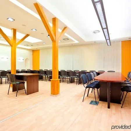 Western Center Szálloda 3*
